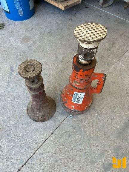 (2) SCREW JACKS