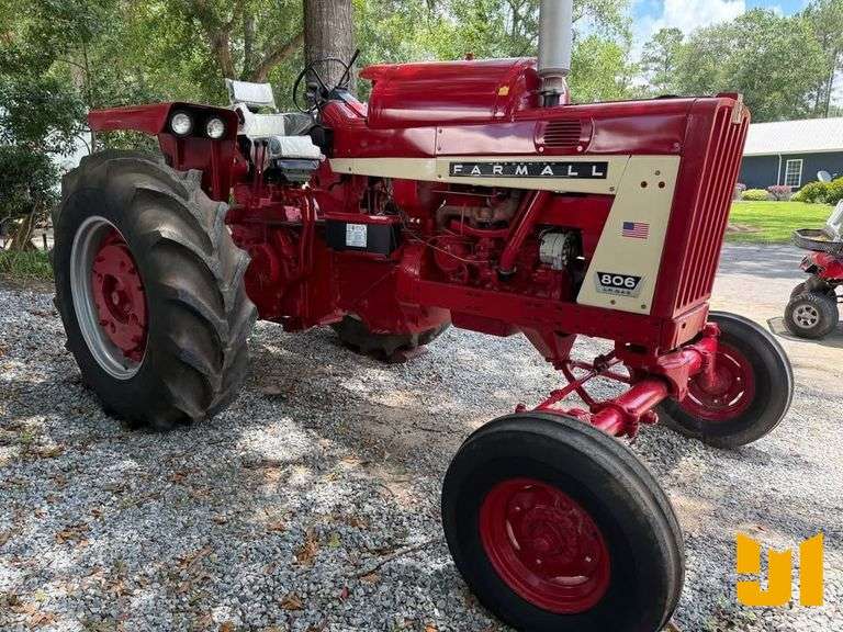 1967 INTERNATIONAL HARVESTER 806 SN: 25603