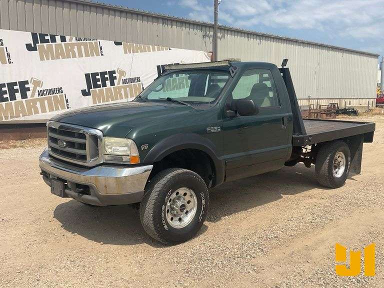 2002 FORD F-350 SINGLE AXLE REGULAR CAB 4X4 FLATBED TRUCK VIN: 1FTSF31L72EB25214