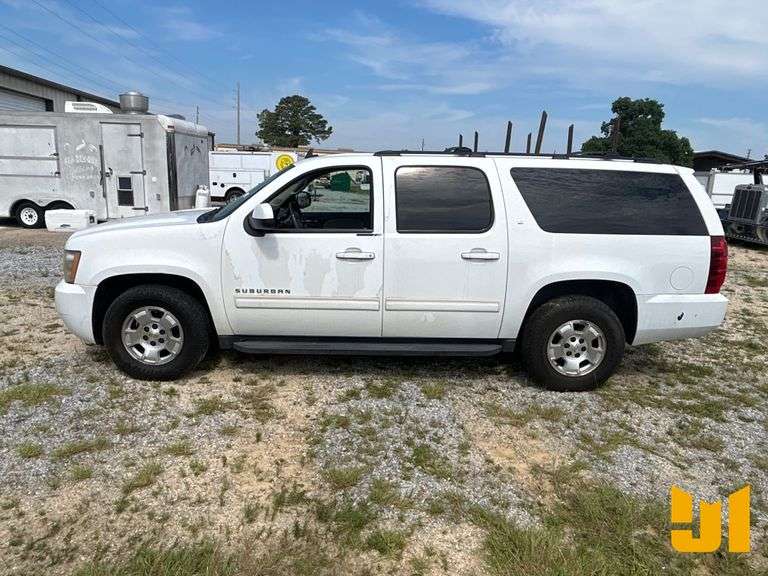 2011 CHEVROLET SUBURBAN VIN: 1GNSCJE06BR215323 2WD
