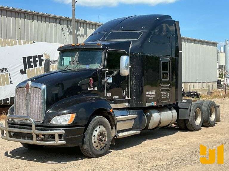 2013 KENWORTH T660 TANDEM AXLE TRUCK TRACTOR VIN: 1XKAD49XXDJ368884