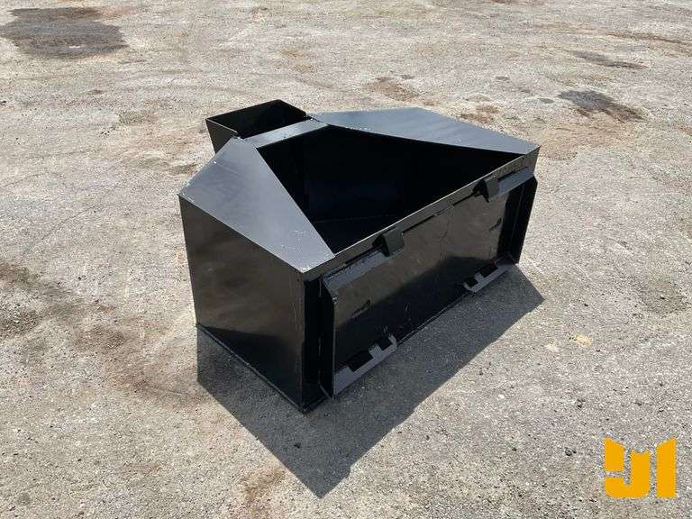 UNUSED 3/4 CY CONCRETE PLACEMENT BUCKET