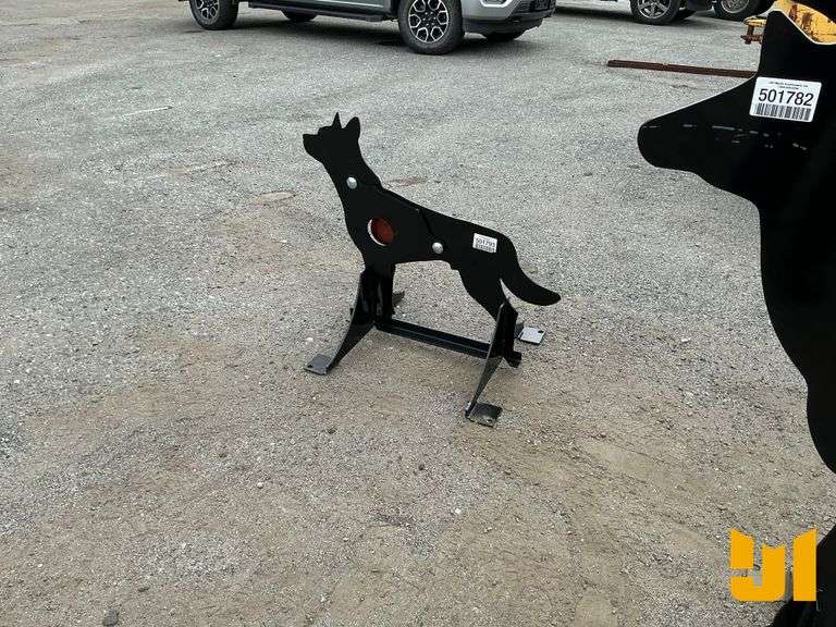 UNUSED 3/8" AR500 STEEL COYOTE SHOOTING TARGET W/ HEART FLAPPER