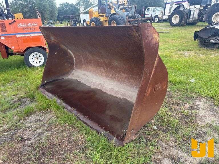 JRB 544J 100" SMOOTH BUCKET  SN: 12051709903 TO FIT DEERE 544J