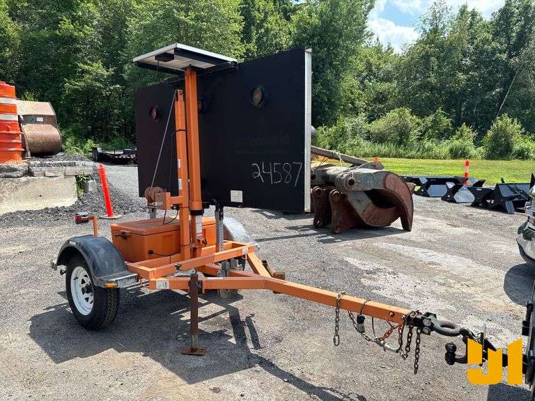 2014 VERMAC SOLAR ARROW BOARD SN: 2S9US1111ES132688