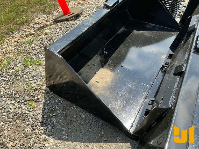 UNUSED BUCKET W/ SINGLE BLADE 66 INCH