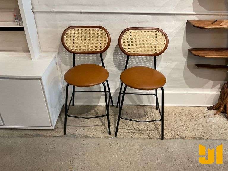 BAR STOOL