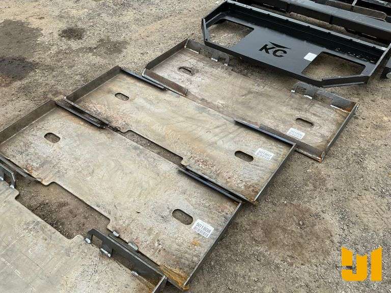 UNUSED FORMED SKID STEER FRAME MOUNTING PLATE