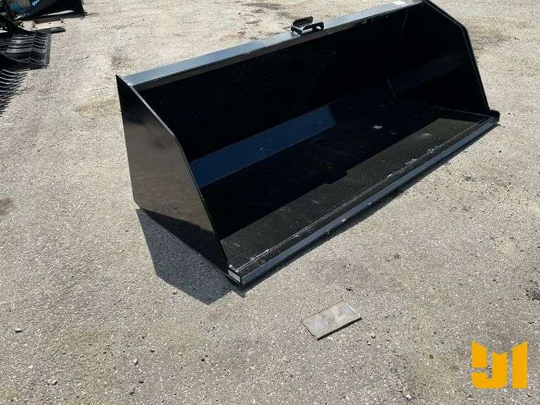 UNUSED SNOW/LITTER BUCKET 84 INCH