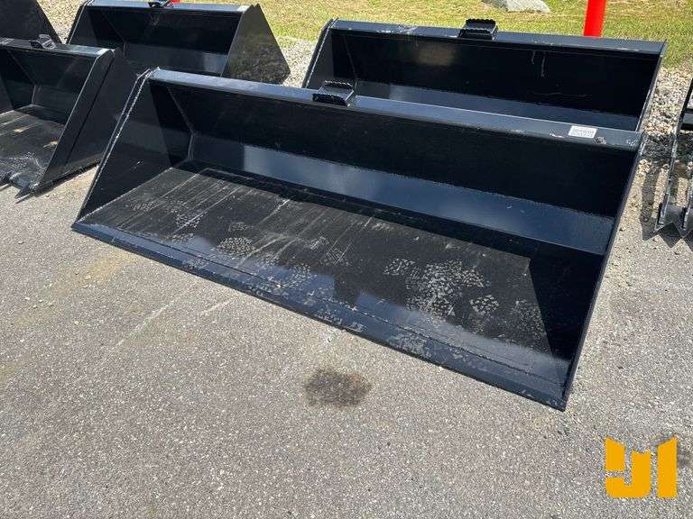 UNUSED QT BUCKET W/ BLADE 90 INCH