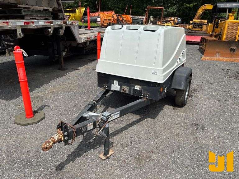 I/R 185 185 CFM PORTABLE AIR COMPRESSOR SN: 063032