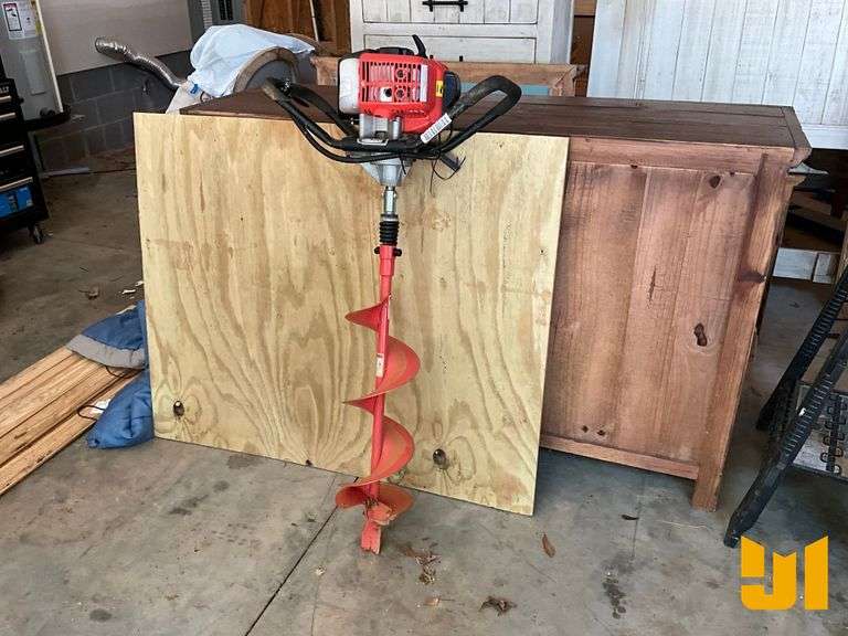 THUNDERBAY Y43 POST HOLE AUGER