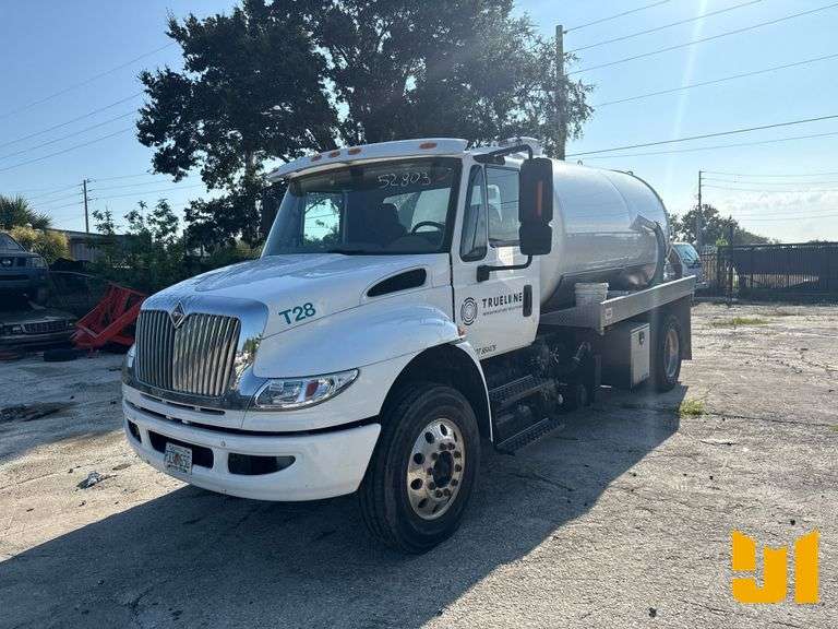 2012 INTERNATIONAL DURASTAR 4400 S/A VACUUM TRUCK VIN: 3HCMKAAN0CL652803