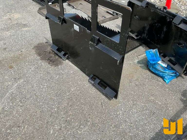 UNUSED 40 INCH TREE SPADE BUCKET