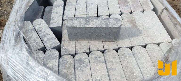PALLET OF DECORATIVE BRICK