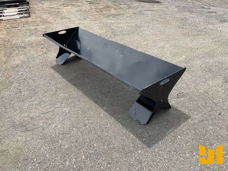 UNUSED HEAVY DUTY 90" CATTLE FEEDER