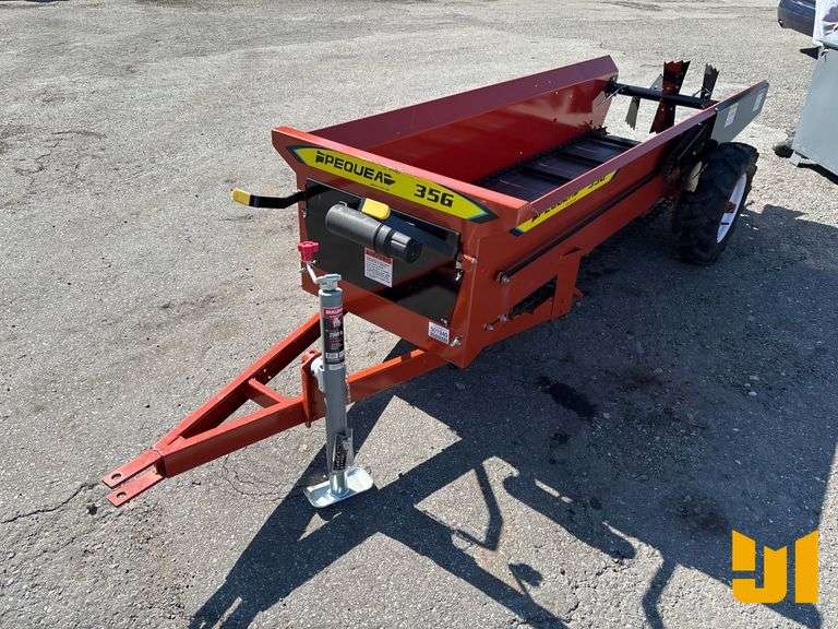PEQUEA 35G MANURE SPREADER SN: 105696