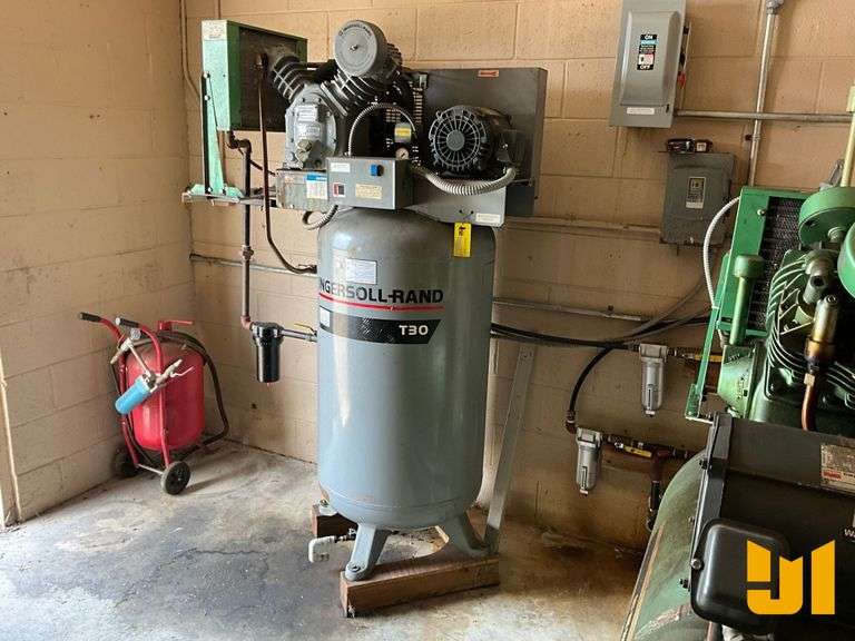 INGERSOLL-RAND T30 175 STATIONARY AIR COMPRESSOR SN: 30T803616