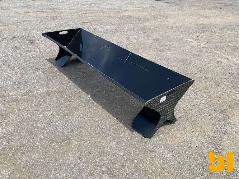 UNUSED HEAVY DUTY 90" CATTLE FEEDER