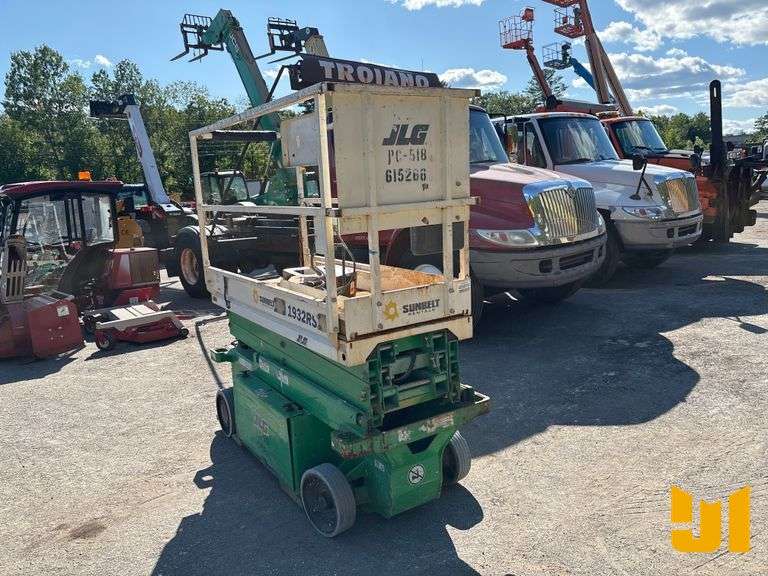 JLG 1932RS 32 SCISSOR LIFT