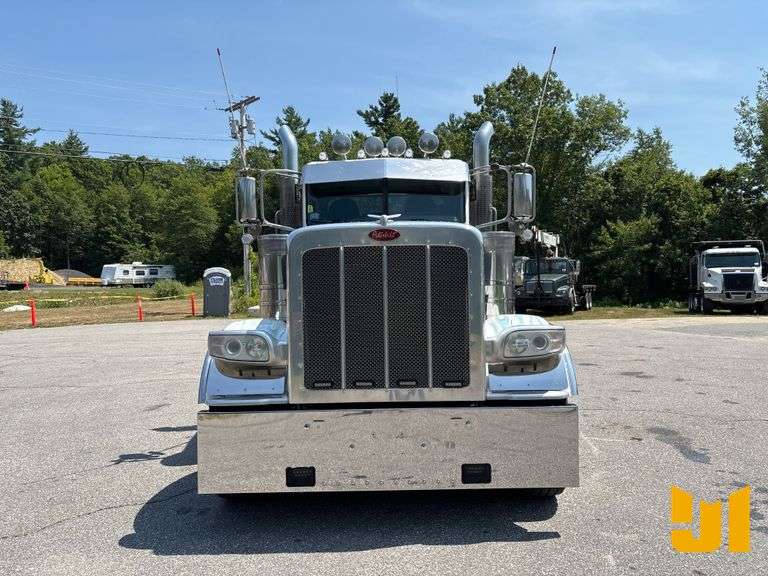 2015 PETERBILT 389 TANDEM AXLE ROLLBACK TRUCK VIN: 1NPXL40X3FD272644