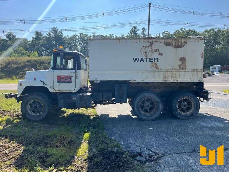 1981 MACK DM686SX TANDEM AXLE WATER TRUCK VIN: 1M2B128C7BA008007