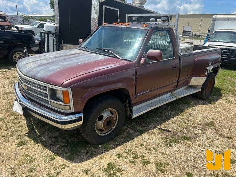 1989 CHEVROLET GMT-400 REGULAR CAB 4X2 PICKUP VIN: 1GCHC34K6KE207148