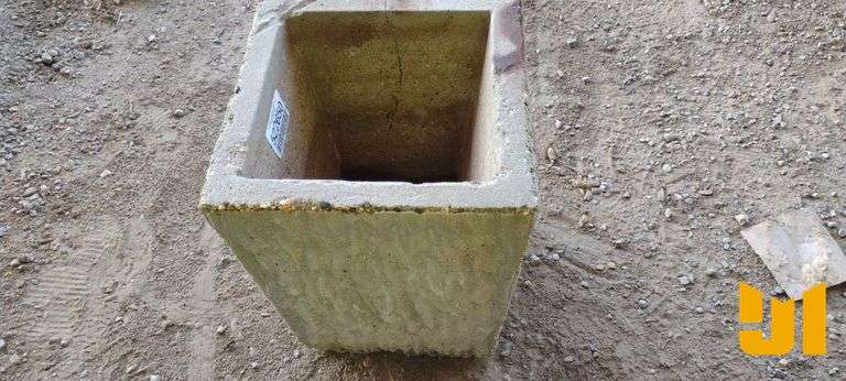 CONCRETE FLOWER POT