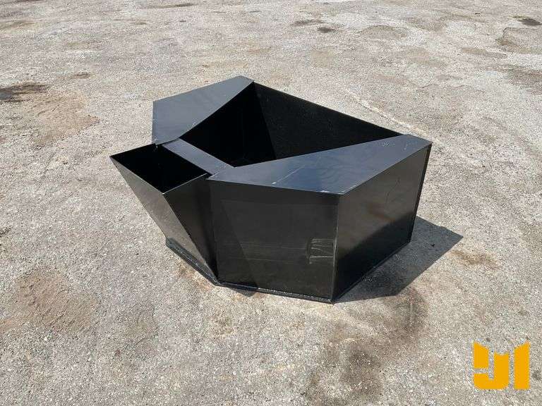 UNUSED 3/4 CY CONCRETE PLACEMENT BUCKET