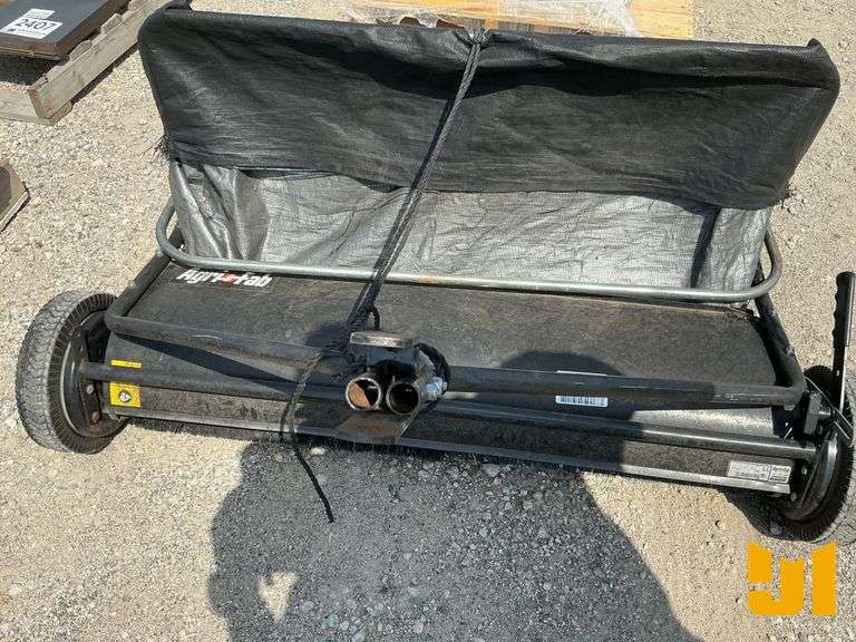 AGRI FAB 11304 SN: 45-03204  PULL TYPE LAWN SWEEPER