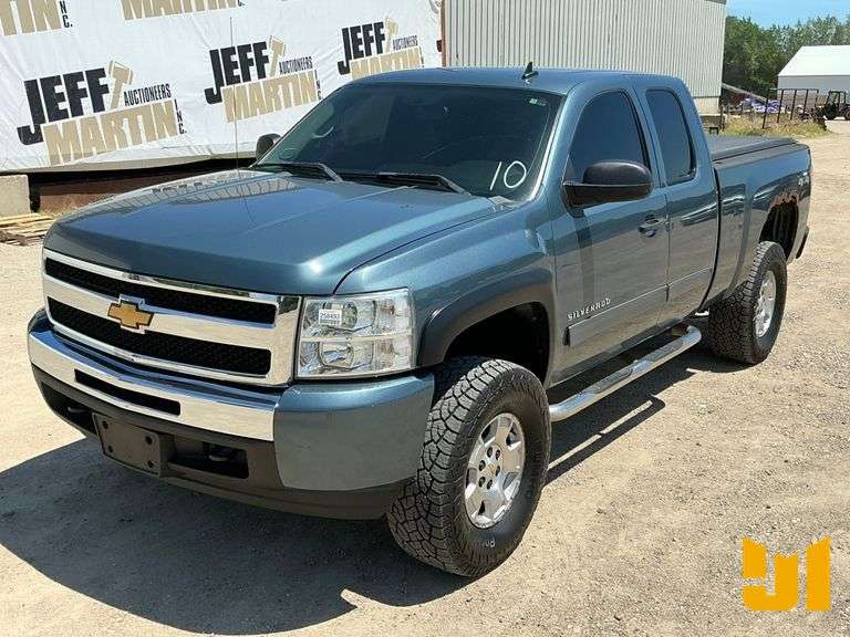 2010 CHEVROLET SILVERADO EXTENDED CAB 4X4 PICKUP VIN: 1GCSKSE36AZ252821