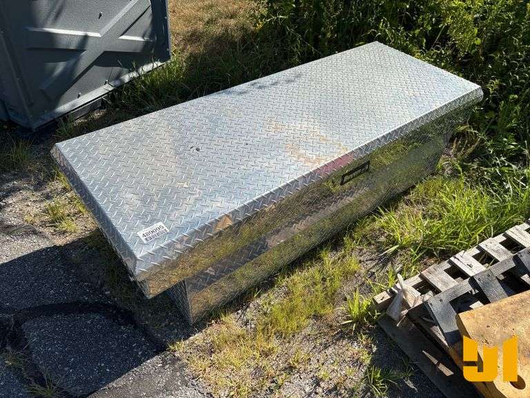 BUYERS DIAMOND PLATE TOOL BOX