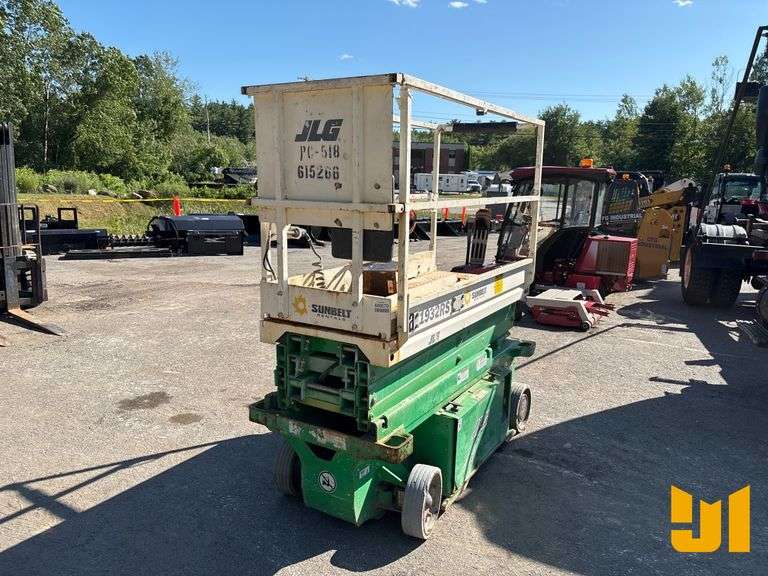 JLG 1932RS 32 SCISSOR LIFT