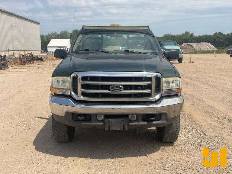 2002 FORD F-350 SINGLE AXLE REGULAR CAB 4X4 FLATBED TRUCK VIN: 1FTSF31L72EB25214