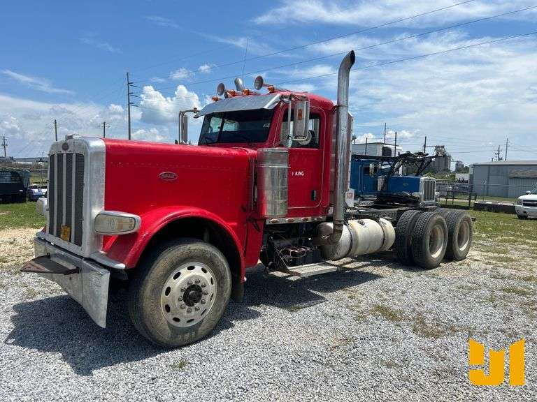 2008 PETERBILT 389 TANDEM AXLE DAY CAB TRUCK TRACTOR VIN: 1XPXD49X78N756383