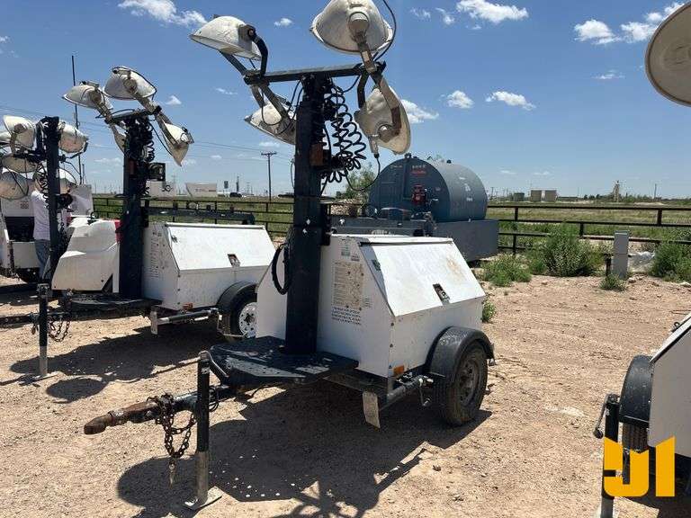 2014 MAGNUM MLT4060K 4 BULB LIGHT TOWER SN: 1407028