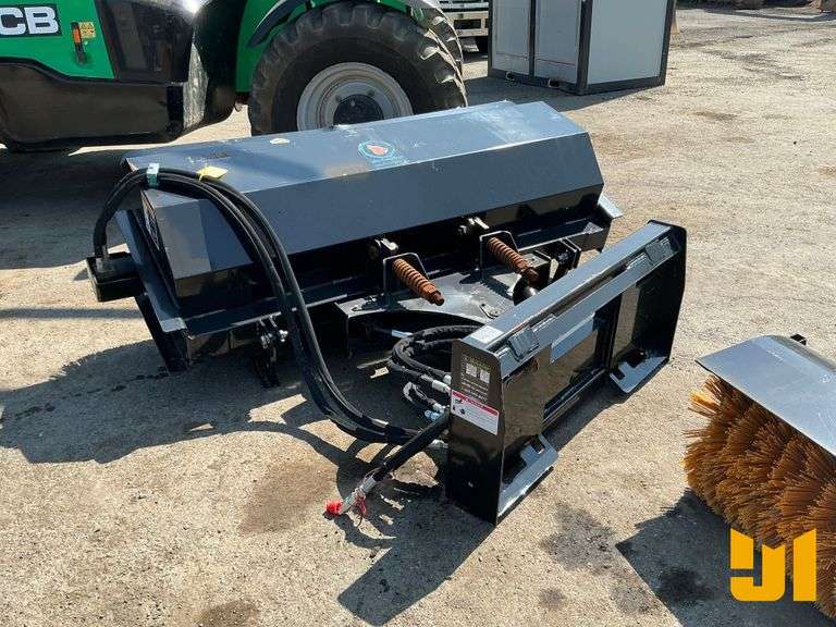 2023 WOLVERINE PAB-11-72W 74 1/2 INCH BUCKET SWEEPER SN: ZW-02068