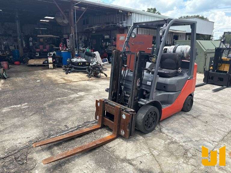 TOYOTA 8FGCU25 4050 LB CUSHION TIRE FORKLIFT
