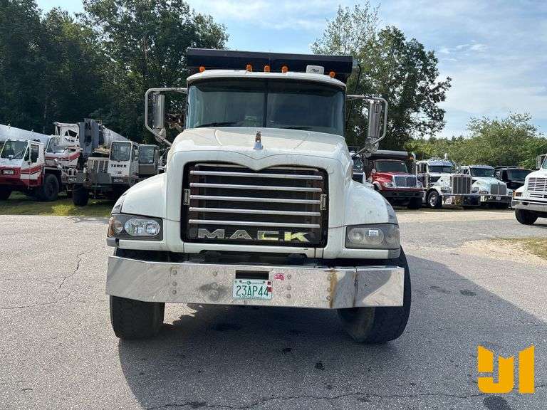 2012 MACK GU (GRANITE) TRI-AXLE DUMP TRUCK VIN: 1M2AX04Y2CM011168