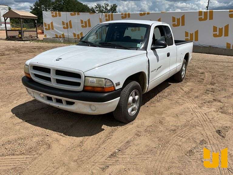 2000 DODGE DAKOTA EXTENDED CAB 4X2 PICKUP VIN: 1B7GL22N0YS708520
