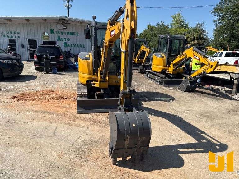 2024 XCMG XE35U MINI EXCAVATOR SN: XUGK0351CLKA02038