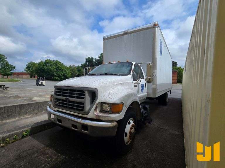 2000 FORD F-650 S/A VAN/REEFER TRUCK VIN: 3FDNF654XYMA14401
