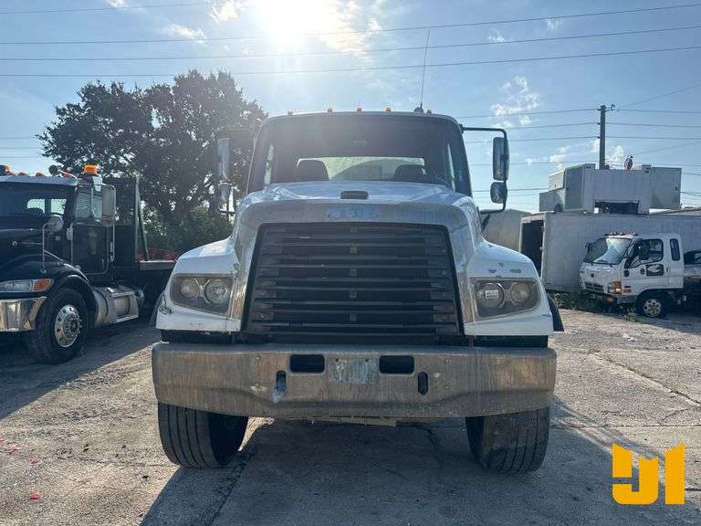 2018 FREIGHTLINER 114SD TANDEM AXLE REAR DISCHARGE MIXER TRUCK VIN: 3ALHG3DV5JDJN2472