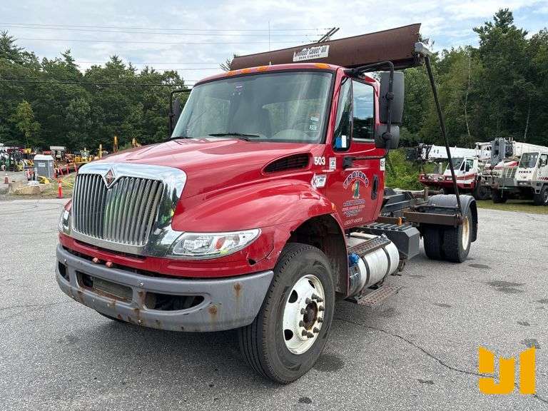 2015 INTERNATIONAL 4300 SBA 4X2 S/A HOOK LIFT TRUCK VIN: 1HTMMMML8FH577860