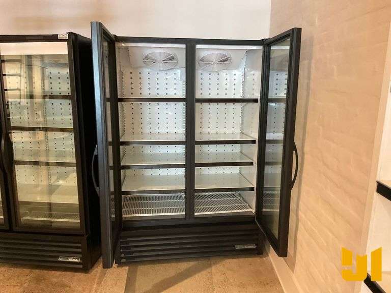 TRUE FLM-54-TSL01 REFRIGERATED MERCHANDISER