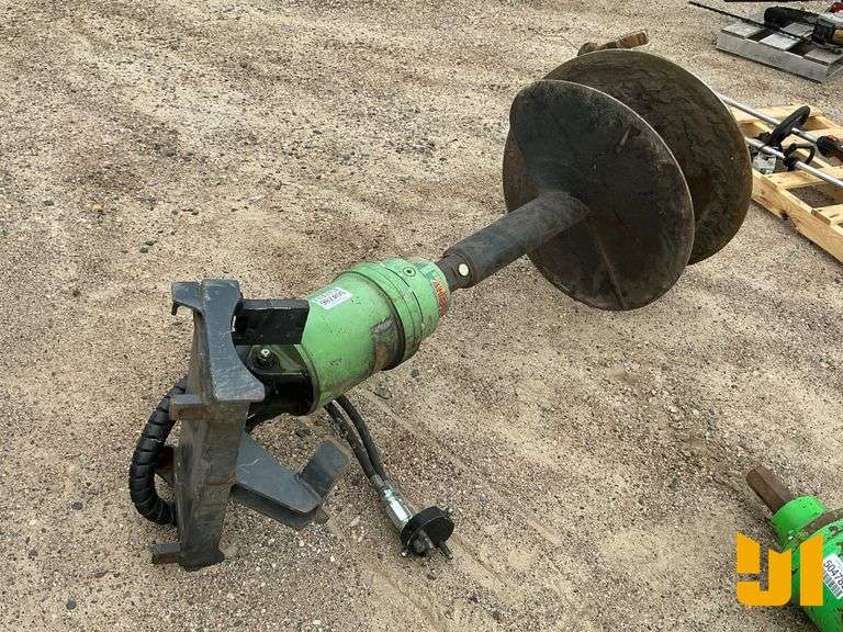 18” HYDRAULIC AVANT AUGER ATTACHMENT FOR AVANT LOADER.