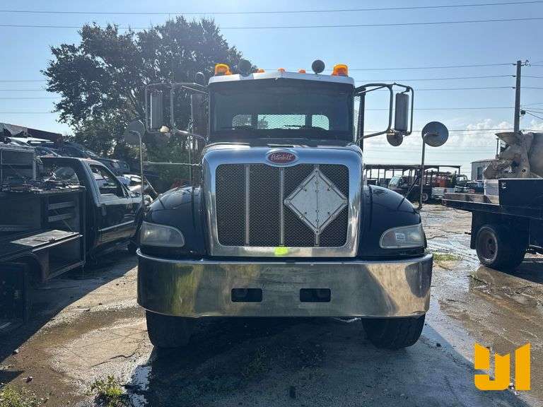 2015 PETERBILT 348 TANDEM AXLE REGULAR CAB FLATBED TRUCK VIN: 2NP3LJ0X8FM278365