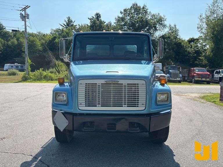 2001 FREIGHTLINER FL70 S/A FUEL & LUBE TRUCK VIN: 1FVABTAK81HG95533