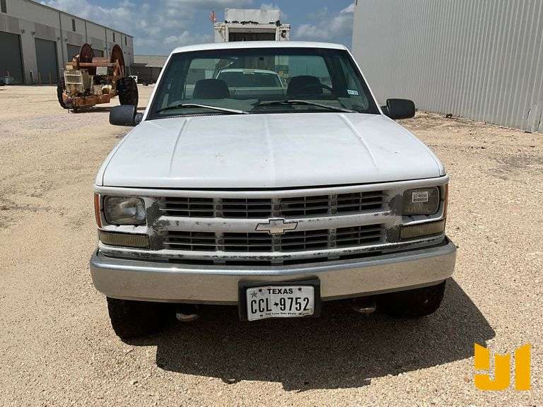 1998 CHEVROLET GMT-400 REGULAR CAB 4X4 PICKUP   VIN: 1GCGK24R5WZ274621