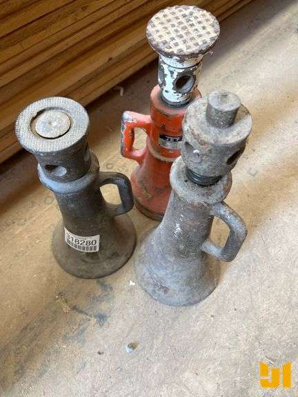 (3) SCREW JACKS